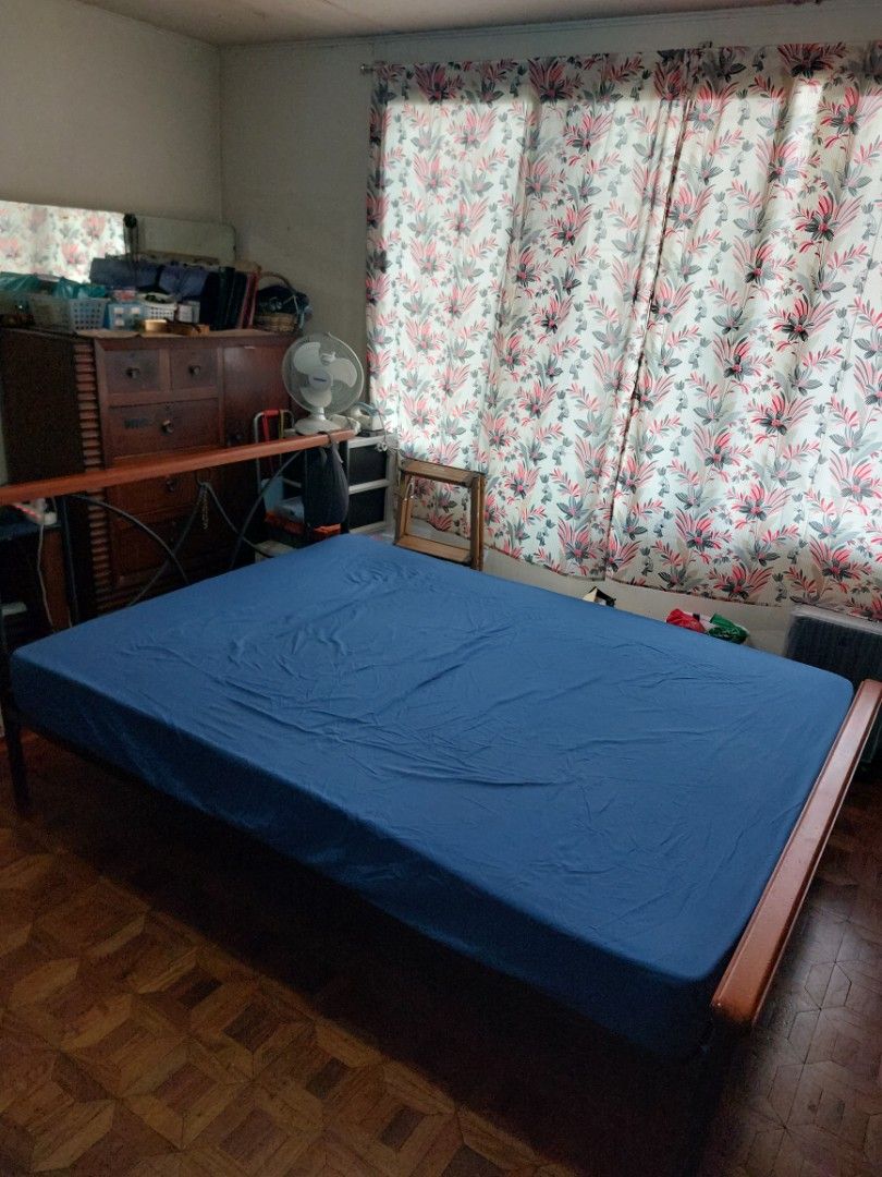 Bed frame metal with Queen size mattress (Category: Bed Frames & Mattresses) located in Makati City. Submitted by noel12 (Listing ID 1438308897, Image 1). Description: Decorative metal bed frame with wooden slot supports, very good condition Queen size bed mattress orthopedic type. If interested pls call or text 0917-8090821 (Noel)..