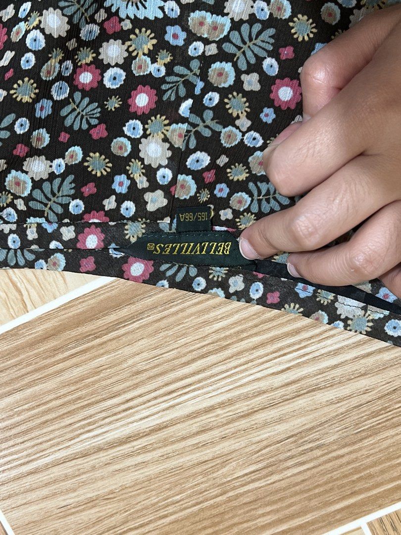 Bellvilles Floral Skirt (Category: Skirts) located in Baguio. Submitted by izzy1234123 (Listing ID 1438357673, Image 2). Description: - Bellvilles floral skirt - Size: 165/66A - Beautiful floral pattern with a dark background - Delicate lace trim at the waist - Made of lightweight fabric, ideal for warm weather.