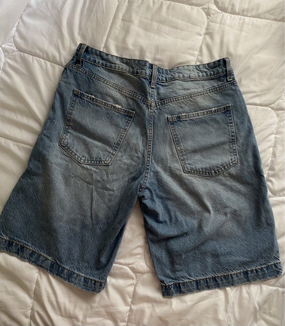 Bershka Denim Shorts Style 2 (Category: Shorts) located in Marikina City. Submitted by mixnmatcha (Listing ID 1438346291, Image 3). Description: PLEASE READ!! ☘️ - Bought years ago during the jorts trend - normal denim material (medj different with style 1, check my page) - stops above the knee - rfs: not my style anymore .
