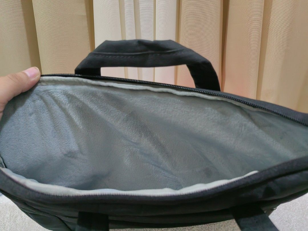 Black Laptop Bag (Category: Laptop Bags & Sleeves) located in Makati City. Submitted by prelovedtreatedwithlove (Listing ID 1438464793, Image 3). Description: - Black laptop bag - With a handle - Zippered front pocket - Main compartment - Gray interior - Made of durable material - 14 inches - no issue .