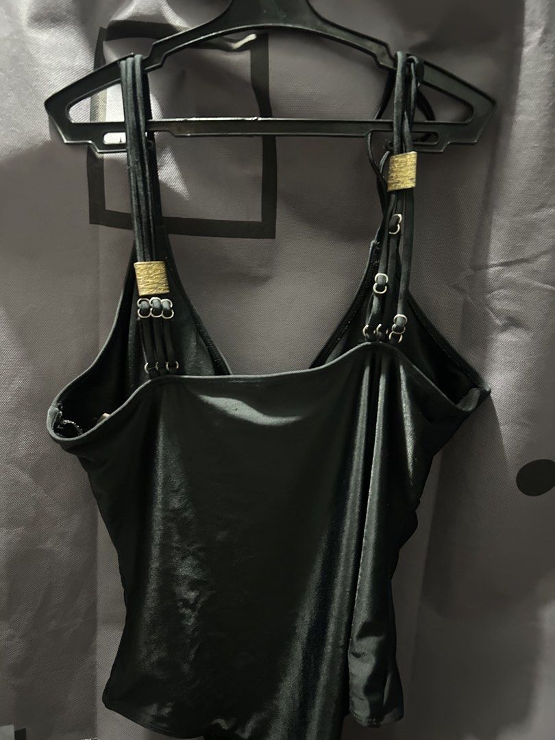 Black One-Piece Swimsuit Plus Size (1XL) (Category: Bikinis & Swimsuits) located in Cavite. Submitted by 004_aa (Listing ID 1438463167, Image 2). Description: Sira yung isang gold design but pwede niyo naman alisin na Fixed Price na! .