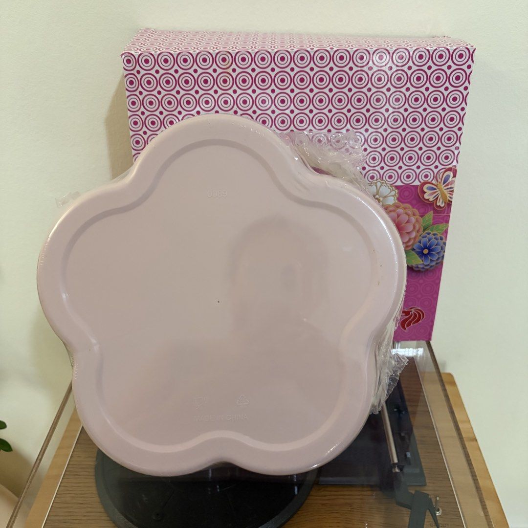 BNIB Pink Flower-Shaped Snack Tray456468783799347201