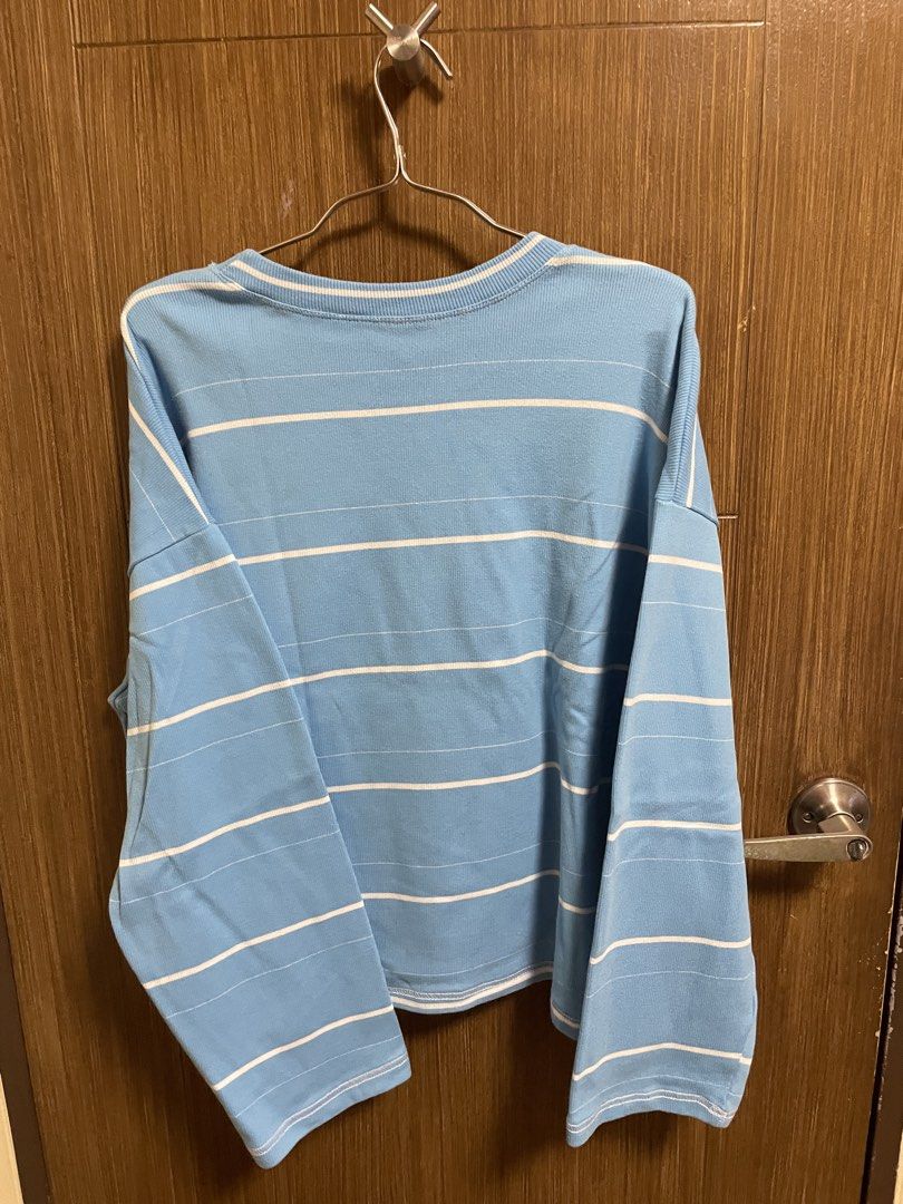 Boxy Blue Striped Sweater (Category: Coats, Jackets and Outerwear) located in Pasig City. Submitted by randomclothes_ (Listing ID 1438447047, Image 2). Description: W: 25 L: 25 Size: Xl Lalamove, GCash.
