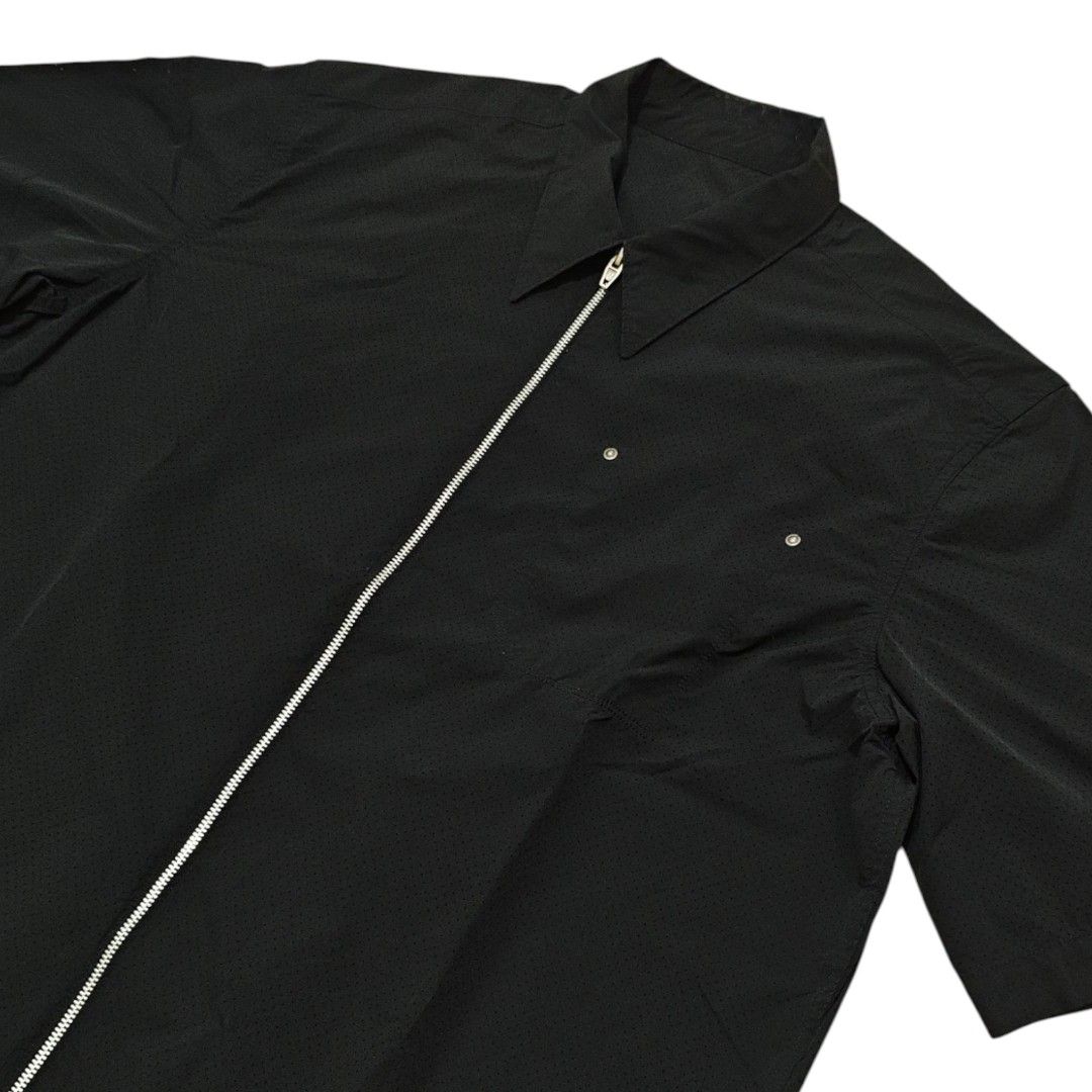 Boxy Perforated Short Sleeve Shirt (Category: Tshirts & Polo Shirts ) located in Quezon City. Submitted by oldturnedtogold (Listing ID 1438304646, Image 3). Description: Boxy Perforated Short Sleeve Shirt Size Large Black Shoulder Width - 20.5" Body length - 28" Chest Width - 25.5" Sleeve Length - 12" Details: - lightweight and quick dry fabric - boxy fit - perforated material (not see through) - chest pocket inside - Shipping fee to be shouldere