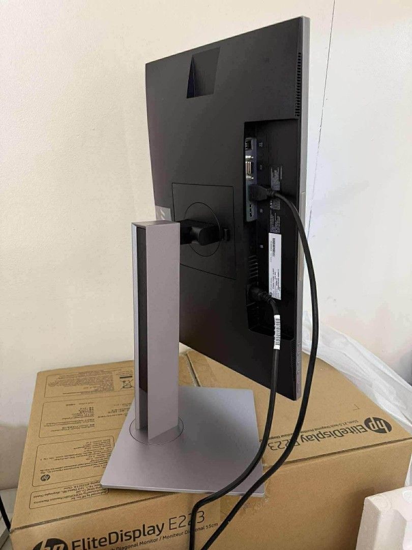 Brand-new HP 22 inches frameless rotatable (Category: Monitor Screens) located in Manila. Submitted by happyearth.953a15 (Listing ID 1438496747, Image 2). Description: Brand-new HP 22 inches frameless rotatable HDMI Dport and VGA connection 1920 x 1080 full HD resolution With box and power cord 💸💸 4,000 each only Location: San Andres bukid manila Pick up or deliver COD.