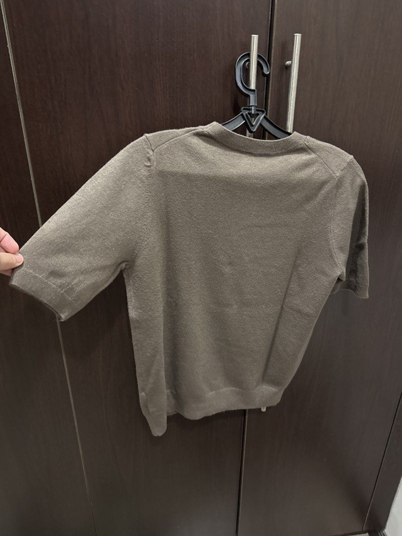 Brown Short Sleeve Top (Category: Blouses) located in Quezon City. Submitted by vsaint (Listing ID 1438419461, Image 2). Description: - Brown short-sleeved top - Round neckline - Made of knit material - Simple design - Suitable for various occasions.