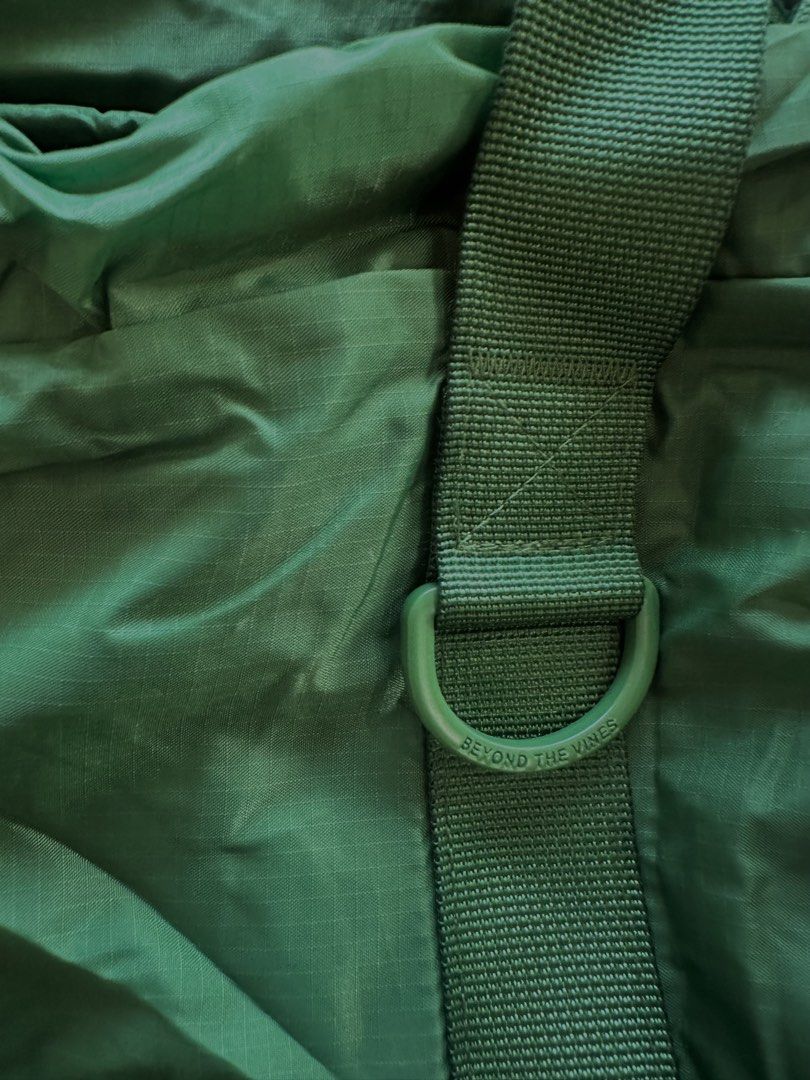 BTV Parapack 001 Forest (Category: Tote Bags) located in Imus. Submitted by stufftodeclutter (Listing ID 1438312997, Image 2). Description: the bag looks small pero ang daming pwedeng ilagay! Cute din for hiking hihi. u dont hav to wash na cuz it is v v clean pa! No gasgas also .