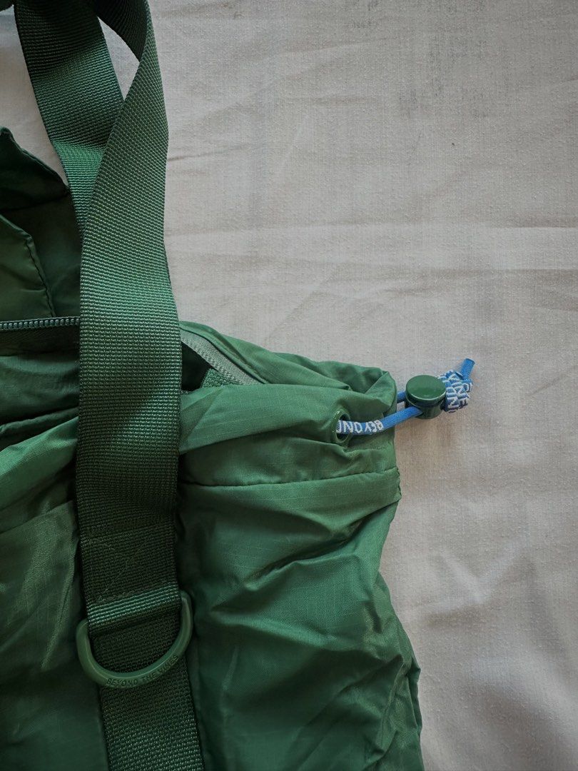BTV Parapack 001 Forest (Category: Tote Bags) located in Imus. Submitted by stufftodeclutter (Listing ID 1438312997, Image 3). Description: the bag looks small pero ang daming pwedeng ilagay! Cute din for hiking hihi. u dont hav to wash na cuz it is v v clean pa! No gasgas also .
