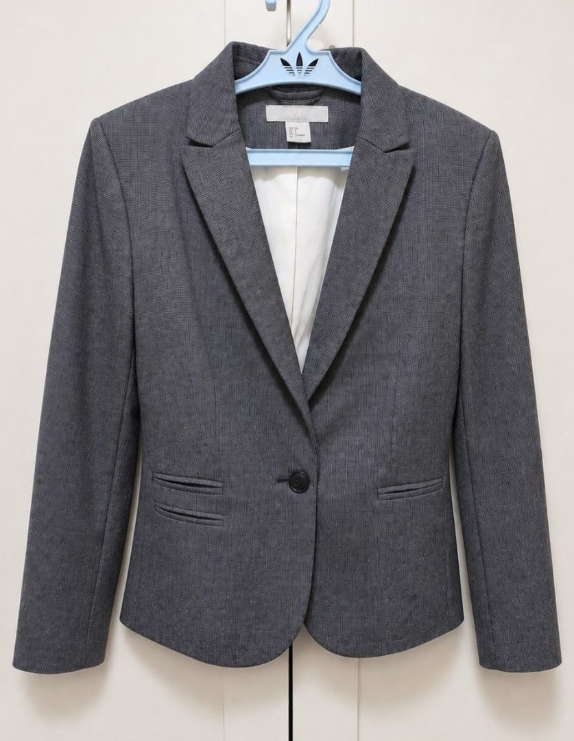 Bundle sale: 2 H&M Blazer for 1k (Category: Coats, Jackets and Outerwear) located in Manila. Submitted by fiorprettyshoppe (Listing ID 1432693132, Image 2). Description: - H&M blazer - Classic design - Single-button closure - Tailored fit - Notched lapel - Two front pockets - Made of woven fabric - Suitable for professional and casual wear - Fits up to small size - Each for 700.