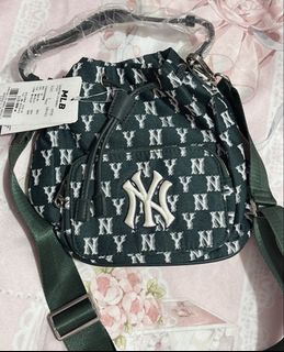 (Category: ) located in . Submitted by izzysellss (Listing ID 1438400106, Image 1). Description: .