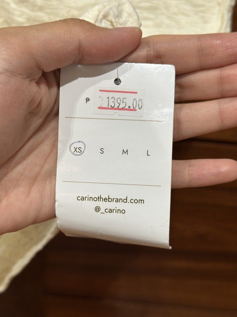 Carino Textured Sleeveless Top (Category: Sleeveless) located in Manila. Submitted by mdeclutterrr (Listing ID 1438408843, Image 2). Description: Carino the brand White asymmetrical textured top Size XS Brand new with tags.