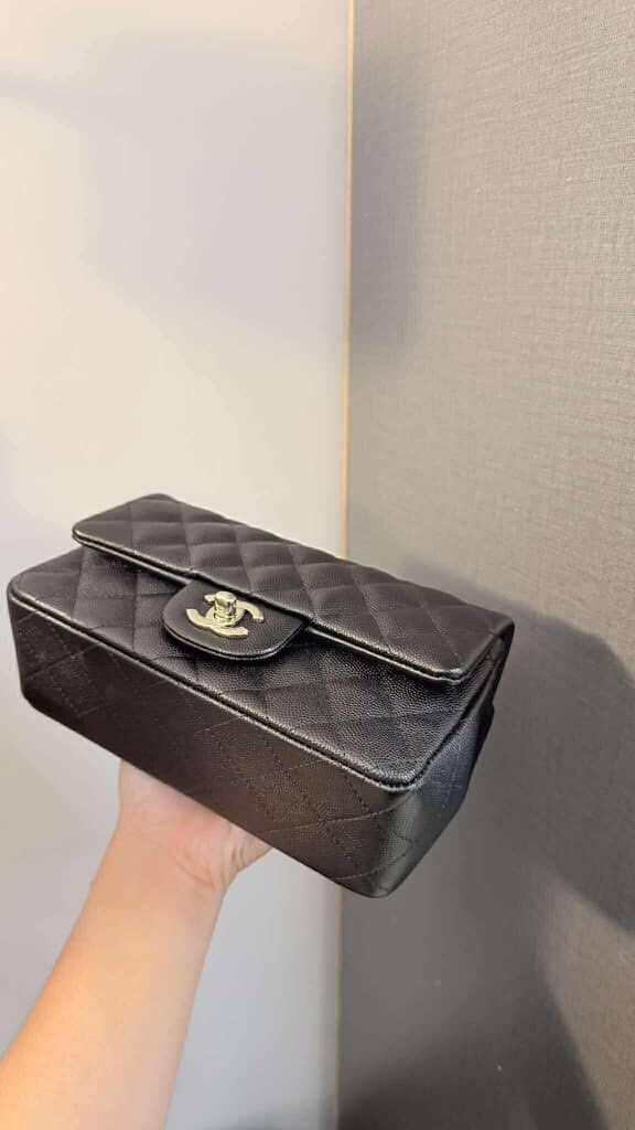 Chanel CF Mini Rectangular Black Caviar S26 (Category: Luxury Bags & Wallets) located in Taguig. Submitted by ferdinie_ (Listing ID 1438463622, Image 2). Description: 100% AUTHENTIC 98% like new condition Series 26 (rare series for mini rec caviar, last release before they discontinued producing caviar for minis) Usually 365k selling price..