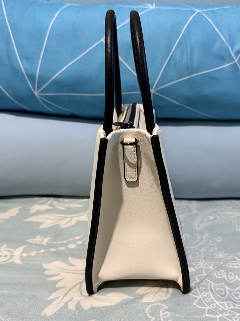 Charles & Keith Mini Dallya Tote Bag (Cream) (Category: Cross-body Bags) located in Pasig City. Submitted by clau.ph (Listing ID 1438368611, Image 2). Description: 3,999php SRP With dust bag.
