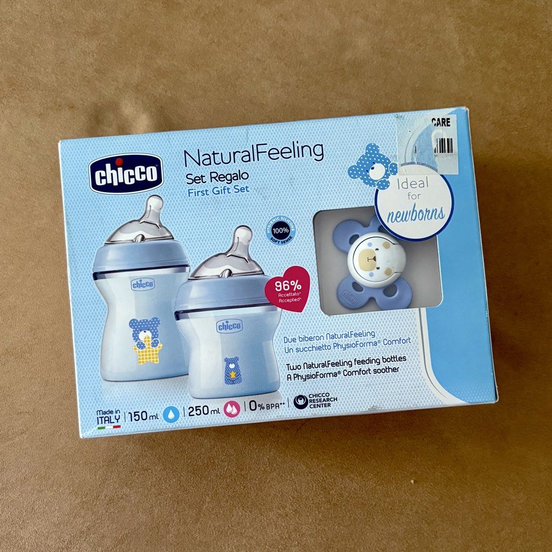 Chicco Baby Bottle Set (Category: Breastfeeding & Bottle Feeding) located in Makati City. Submitted by jek_ml (Listing ID 1438466777, Image 1). Description: Brand New Chicco NaturalFeeling Bottle Set Includes: - Two NaturalFeeling bottles (150ml & 250ml) - PhysioForma Comfort soother SRP is P1,200 P600 Pick up in Makati.