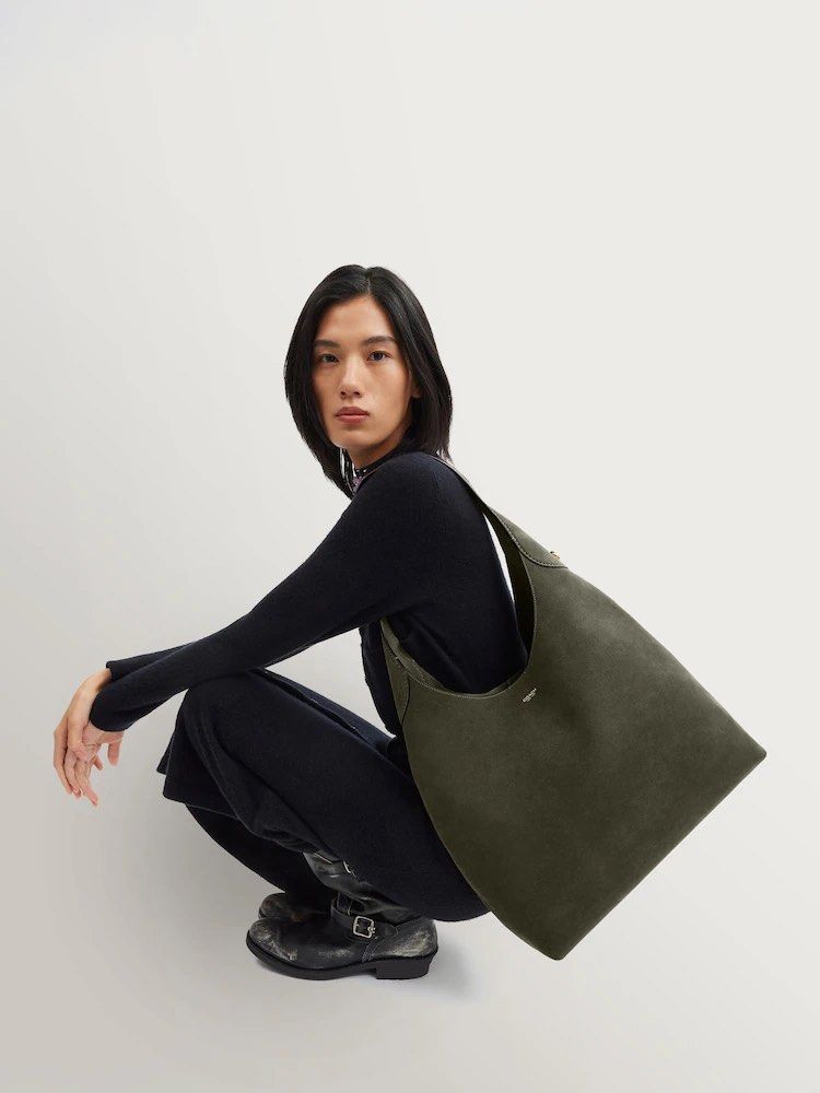 Coach Brooklyn 39 suede olive green (Category: Luxury Bags & Wallets) located in Legazpi City. Submitted by thebagbragbyjojo (Listing ID 1438428446, Image 2). Description: Coach brooklyn 38. Very pretty!!! I did not expect it to be really pretty in person. 🥰 and the size is not too big! Idk. Maybe very sexy and slim lang ata talaga mga model ni coach. Haha it looked so huge in photos. .