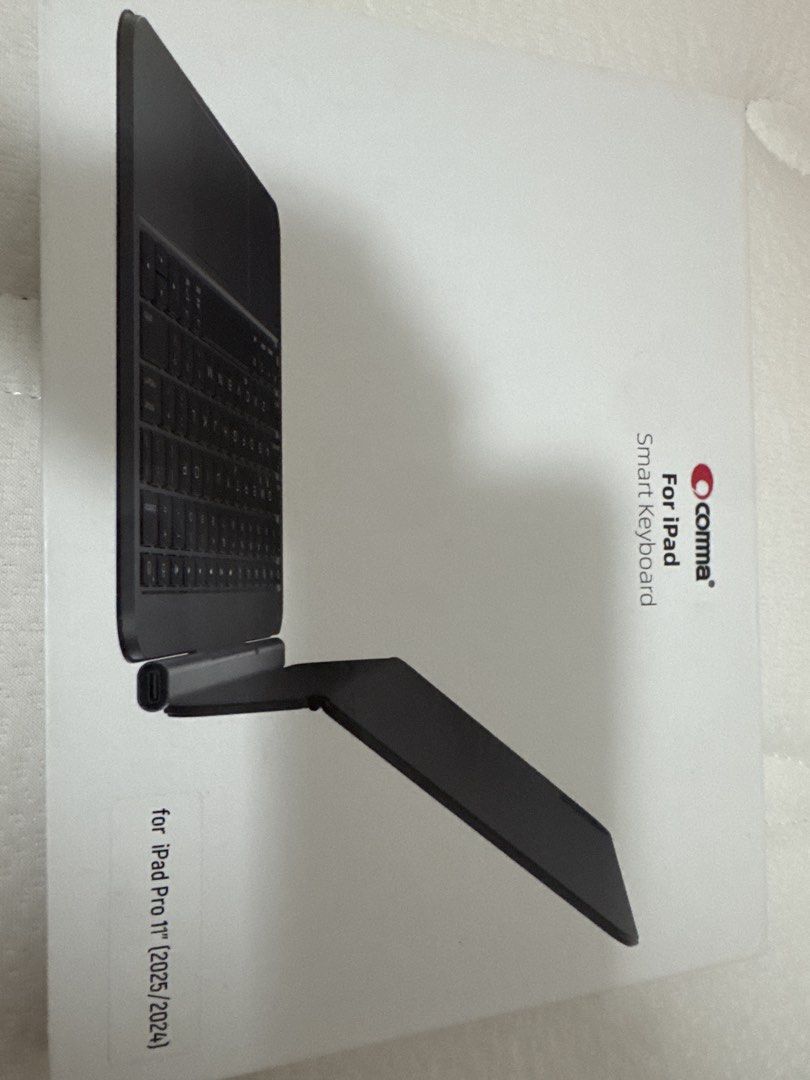 Comma Smart Keyboard for iPad Pro 11"456847839871651840