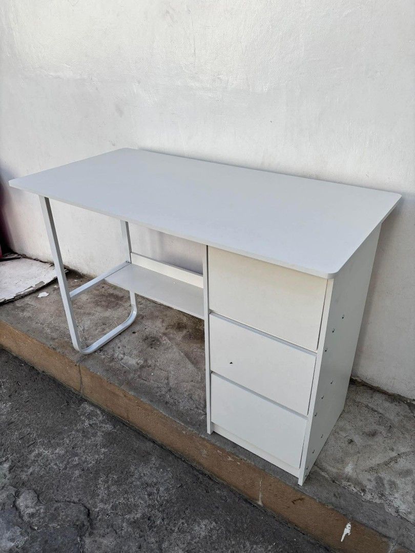 Computer table (Category: Tables & Sets) located in Manila. Submitted by dolorchris69891 (Listing ID 1438444488, Image 2). Description: Computer table 3500 ASSEMBLED.