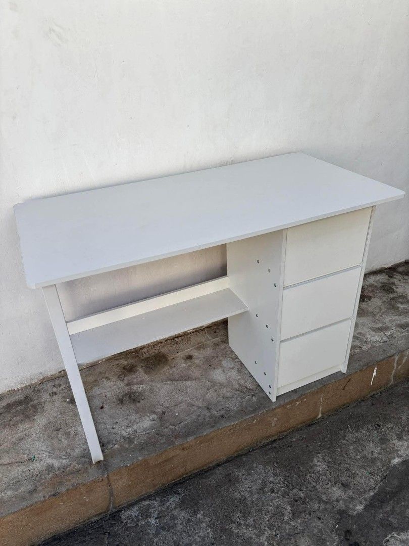 Computer table (Category: Tables & Sets) located in Manila. Submitted by dolorchris69891 (Listing ID 1438444488, Image 3). Description: Computer table 3500 ASSEMBLED.