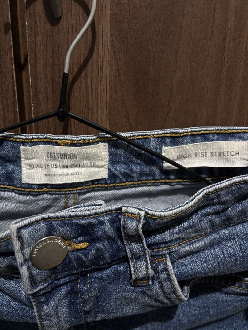 Cotton On High Rise Denim Shorts (Category: Shorts) located in Taguig. Submitted by wornbypi (Listing ID 1438470839, Image 2). Description: Well used high waisted denim shorts from Cotton On 💟 not sure what the waist measurement is. pls look at the pic with the size specifications 💟 well worn 💚 buy 3 items in my profile for 500 for items with green heart ✅ Deliver only via Grab/Angkas/Lalamove within MM ✅ LBC for outside MM (delivery every Wed