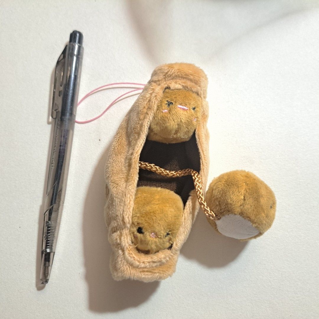 Brown Pea Pod/Edamame Plush Charm Keychain (Category: Plushies & Soft Toys) located in M'Lang. Submitted by ardinelle.finds (Listing ID 1438471397, Image 2). Description: ~ brown version of my other edamame listing Feel free to check my listings ~♪ I am willing to give discounts when you buy multiple items 🌱 Location: North Cotabato, Mindanao Couriers accepted: Flash Express, LBC, J&T please don't hesitate to message me for questionsꉂꉂ(ᵔᗜᵔ◍).