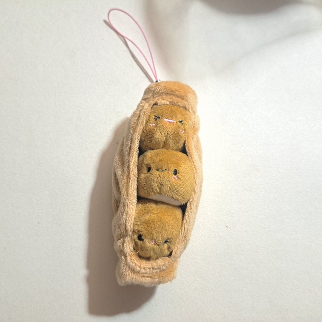 Brown Pea Pod/Edamame Plush Charm Keychain (Category: Plushies & Soft Toys) located in M'Lang. Submitted by ardinelle.finds (Listing ID 1438471397, Image 1). Description: ~ brown version of my other edamame listing Feel free to check my listings ~♪ I am willing to give discounts when you buy multiple items 🌱 Location: North Cotabato, Mindanao Couriers accepted: Flash Express, LBC, J&T please don't hesitate to message me for questionsꉂꉂ(ᵔᗜᵔ◍).