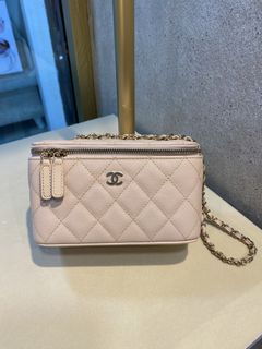 (Category: ) located in . Submitted by thewomanbehindthebrand (Listing ID 1437901325, Image 1). Description: .