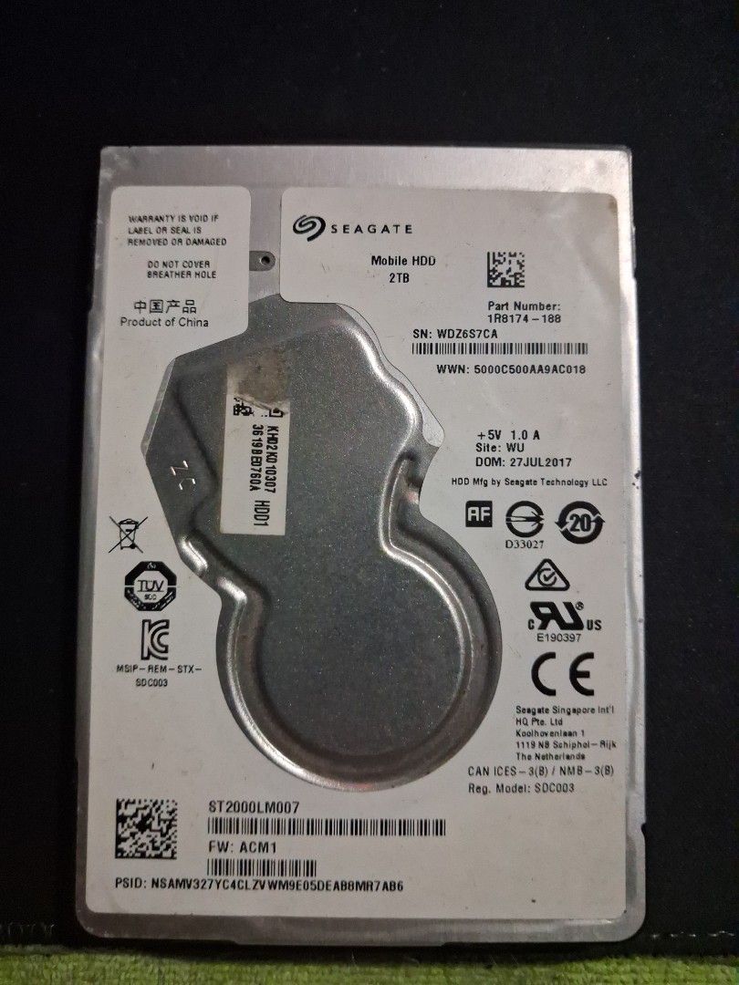 Defective Hard Drive (Category: Hard Disks & Thumbdrives) located in Mandaluyong City. Submitted by eyji569 (Listing ID 1438476768, Image 1). Description: Nabagsak sya at di na nagana.