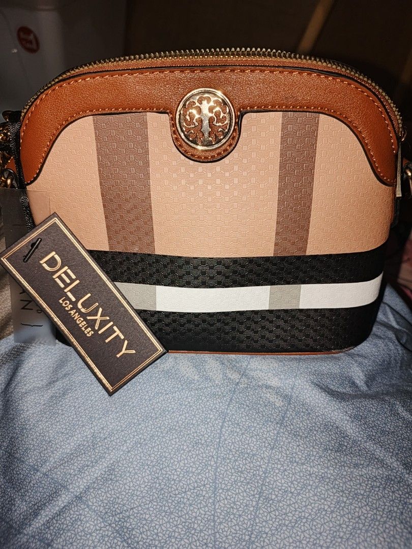 Deluxity Los Angeles Small, Sling Bag (Category: Cross-body Bags) located in Manila. Submitted by princee08 (Listing ID 1438486402, Image 1). Description: - Deluxity Los Angeles Crossbody Bag - Color scheme: Brown, Tan, and Black - Gold chain strap - Striped interior - Decorative emblem on front - Zipper closure - Brand new with tag - With slight flaw, pls see pic P1500 only LOC: Manila PM if interested.