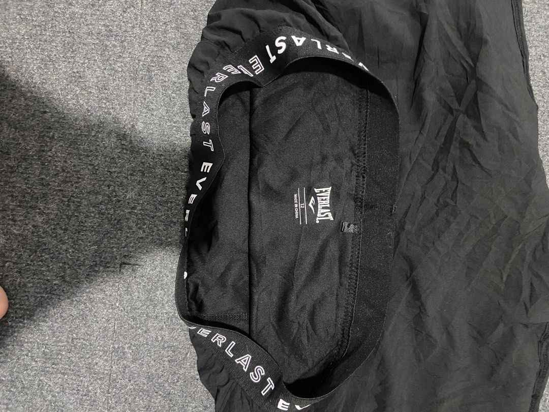 Everlast Black Tennis Skirt (Category: Activewear) located in Tagbilaran City. Submitted by cheesecake44 (Listing ID 1438340013, Image 2). Description: - Everlast black shorts - Elastic waistband - Features inner lining - Size tag visible - Made of lightweight material - Ideal for workouts or casual wear.