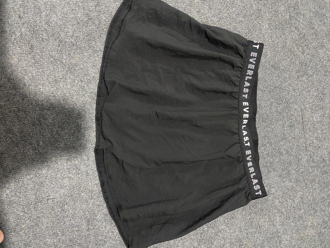 Everlast Black Tennis Skirt (Category: Activewear) located in Tagbilaran City. Submitted by cheesecake44 (Listing ID 1438340013, Image 1). Description: - Everlast black shorts - Elastic waistband - Features inner lining - Size tag visible - Made of lightweight material - Ideal for workouts or casual wear.