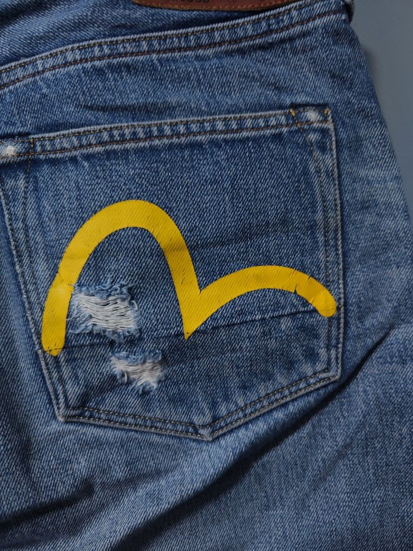 Evisu Button Fly Distress Hand Paint Gull Fish Jorts (Category: Shorts) located in Bulacan. Submitted by emilj23 (Listing ID 1438319553, Image 3). Description: Evisu Button Fly Distress Hand Paint Gull Fish Jorts Size 30 on tag L 26 W 32 Leg Hole 8 Condition 9.5/10 Color rate 9.5/10 Issue Hairline Crackprints.