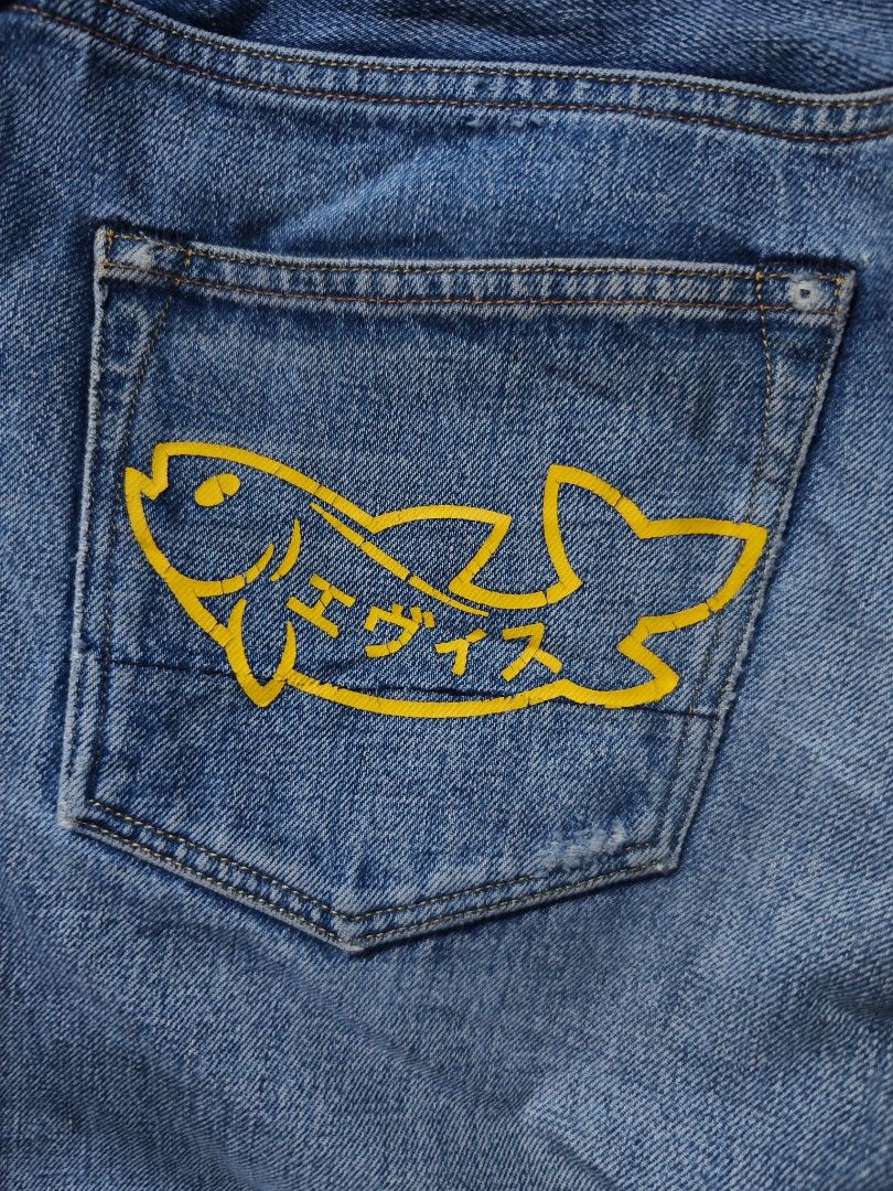 Evisu Button Fly Distress Hand Paint Gull Fish Jorts (Category: Shorts) located in Bulacan. Submitted by emilj23 (Listing ID 1438319553, Image 2). Description: Evisu Button Fly Distress Hand Paint Gull Fish Jorts Size 30 on tag L 26 W 32 Leg Hole 8 Condition 9.5/10 Color rate 9.5/10 Issue Hairline Crackprints.