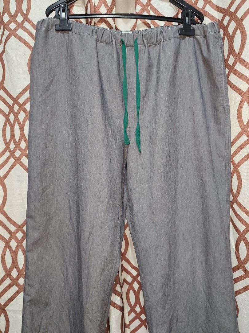 FIGS Graphite Grey Men's Pisco Basic Scrub Pants (XL/S) (Category: Activewear) located in Taguig. Submitted by mmthriftshop.ph (Listing ID 1438338054, Image 2). Description: FIGS Graphite Grey Men's Pisco Basic Scrub Pants PRICE - 800 + SF SIZE - XL/S PO# - 1557 DIMES IN INCHES - Waist : 38"-44" - Hip : 46"-48" - Length : 40.5" - Inseam : 29" CONDITION - Excellent used condition with 9.5 color rate. LOCATION - Taguig City SHIPPING COURIER - Lalam