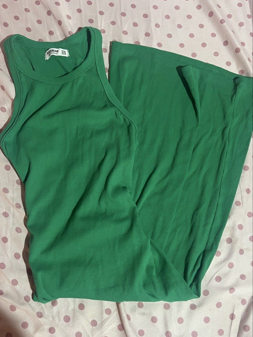 Fitted Green maxi dress with racer back (Category: Dresses) located in Makati City. Submitted by chalsea.clu (Listing ID 1438358533, Image 1). Description: Green racerback fitted, defining maxi dress, barely used good for the summer Rfs-not my style Chat if interested and when worn.