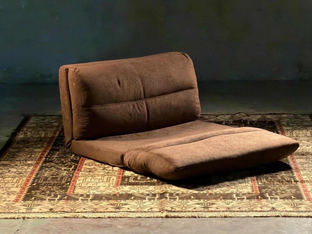 Floor Sofa Bed (Category: Sofas) located in Bulacan. Submitted by rock_off.thriftshop.ph (Listing ID 1438451332, Image 1). Description: .