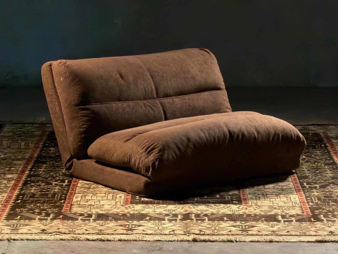 Floor Sofa Bed (Category: Sofas) located in Bulacan. Submitted by rock_off.thriftshop.ph (Listing ID 1438451332, Image 2). Description: .