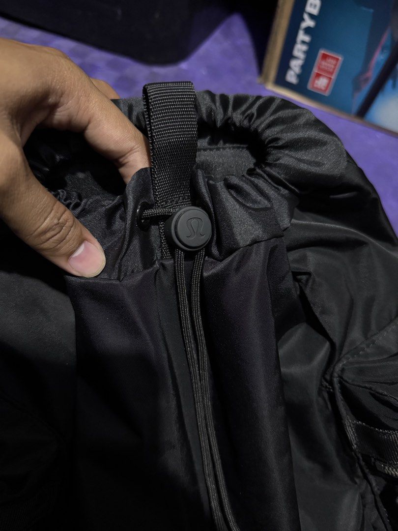 For sale authentic lululemon wunderlust back pack (Category: Backpacks) located in Taguig. Submitted by thasmallph (Listing ID 1438321331, Image 3). Description: Authentic legit Excellent condition No issue No discoloration No hole .