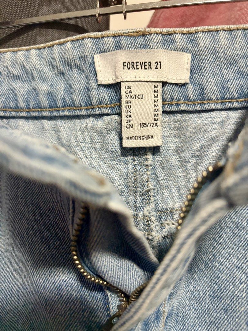 Forever 21 Sparkly Denim Mini Skirt (Category: Skirts) located in Rizal. Submitted by just.gv (Listing ID 1438460274, Image 2). Description: - Forever 21 mini skirt - Denim with rhinestone trim - Light wash - Size M - Classic five-pocket design - Zip fly with button closure Bought for more than 1K Php! Used only once during the Eras Tour :) RFS: does not fit me anymore .
