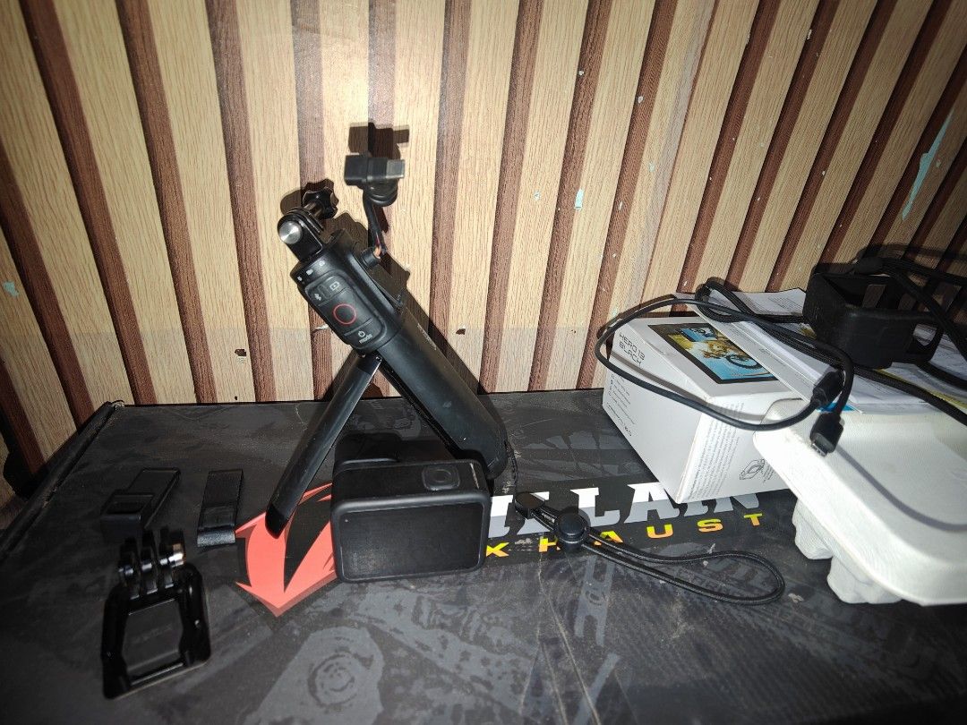 GoPro HERO 13 Black with Accessories (Category: Cameras) located in Caloocan City. Submitted by gentlefish-a694 (Listing ID 1438333369, Image 2). Description: - GoPro HERO 13 Black action camera -includes go pro volta with minor issue but still working..nasa picture - Includes original box - Camera in good working condition - Perfect for capturing your adventures!.