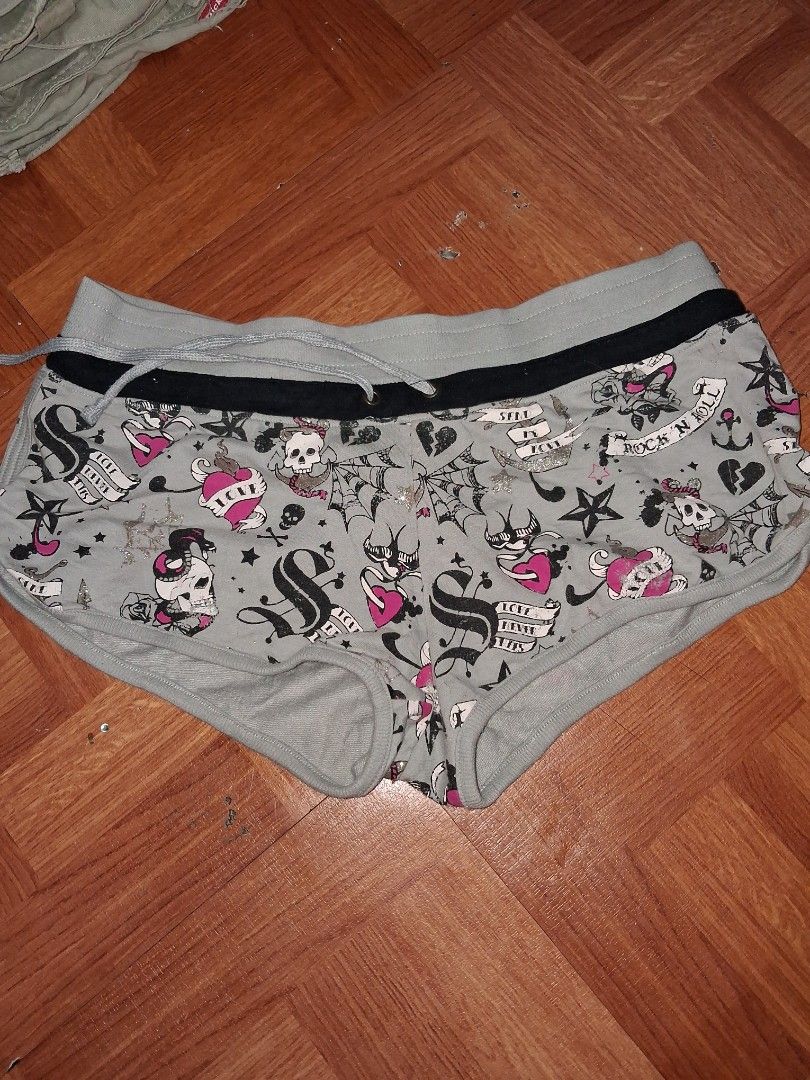 Grey Skull Ed Hardy Vibes shorts (Category: Shorts) located in Manila. Submitted by zafi_ (Listing ID 1438470222, Image 1). Description: - Grey shorts with a unique tattoo-inspired print. - Features a stylish black stripe detail on the side. - Comfortable drawstring for a perfect fit. - Made from soft, cozy material. - Ideal for everyday casual wear..