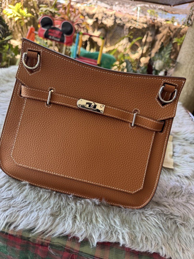 HJps 28 Togo (Category: Cross-body Bags) located in Pontevedra. Submitted by larkscarfin (Listing ID 1438486993, Image 2). Description: H Jps 28 Soft Togo - Lock and key - Personal Preloved .