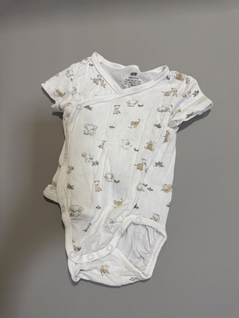 H&M Baby Onesie (Category: Babies & Kids Fashion) located in Manila. Submitted by inthecloset_mnl (Listing ID 1438475798, Image 1). Description: - Brand: h&m - Size: 6-9 months - brand new.