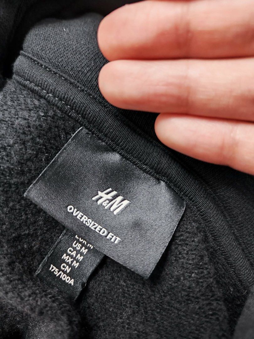 H&M Jacket black oversized fit - size medium (Category: Coats, Jackets and Outerwear) located in Muntinlupa City. Submitted by azaelx13 (Listing ID 1438417914, Image 2). Description: Shipping fee shouldered by buyer Item location: Alabang Muntinlupa City .