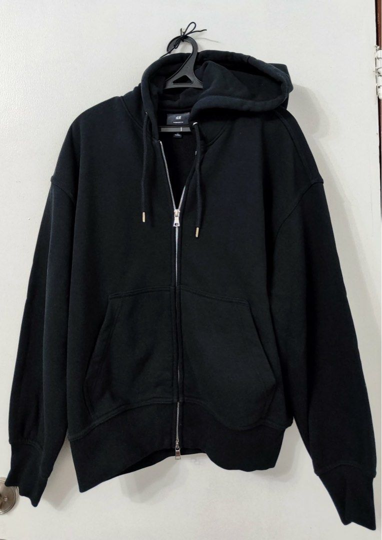 H&M Jacket black oversized fit - size medium (Category: Coats, Jackets and Outerwear) located in Muntinlupa City. Submitted by azaelx13 (Listing ID 1438417914, Image 1). Description: Shipping fee shouldered by buyer Item location: Alabang Muntinlupa City .