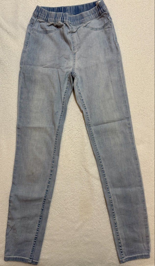 H&M Leggings & Denim, Size 9-10Y (Category: Babies & Kids Fashion) located in Mandaluyong City. Submitted by toront0427 (Listing ID 1438473472, Image 1). Description: - H&M light blue denim leggings - Size: US 10 (fits like US 9-10) - Features: - Elastic waistband - Two back pockets - Made in China - Sizing details: CA 9-10A, CN 140/60, MX 9-10A, UK 9-10Y.