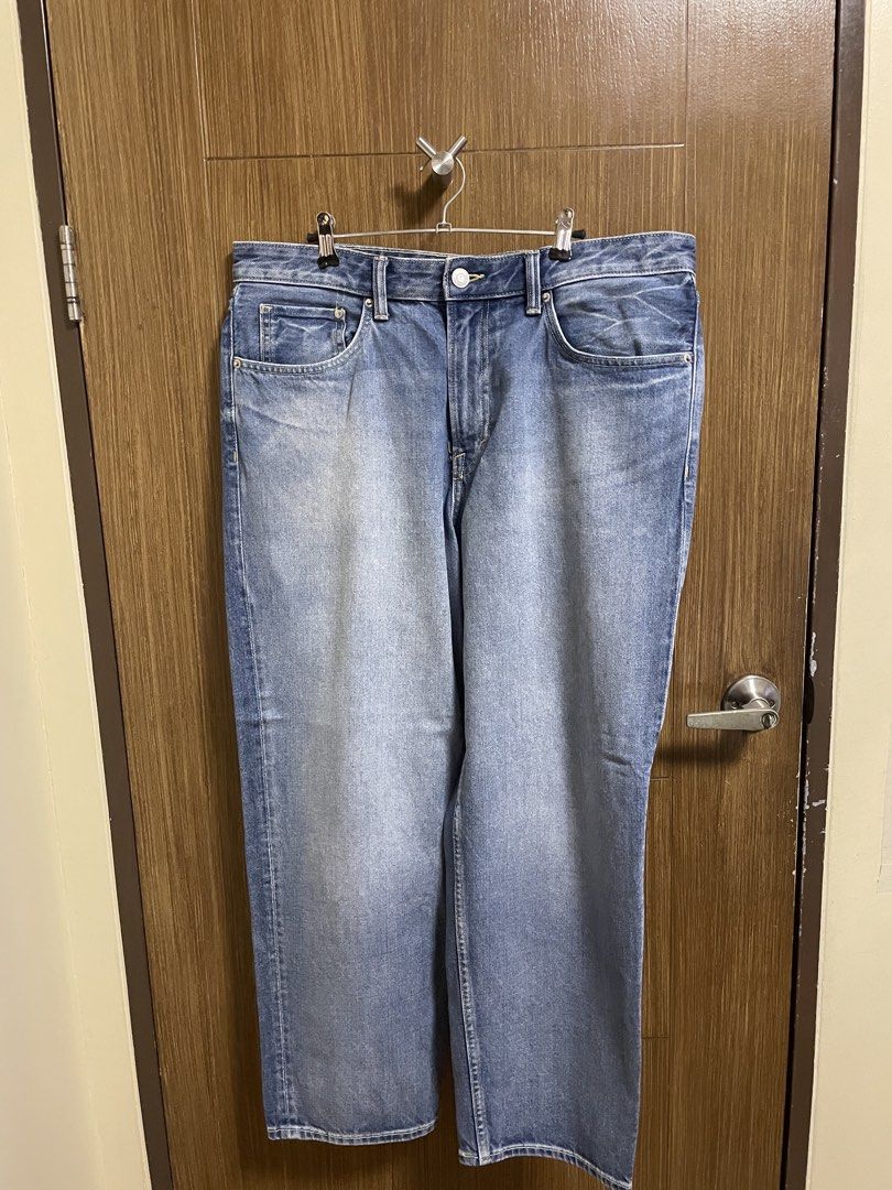H&M Loose Fit Jeans (Category: Jeans) located in Pasig City. Submitted by randomclothes_ (Listing ID 1438447052, Image 1). Description: - H&M loose fit jeans - Light blue wash - Size: 36/30 - Button closure - Classic five-pocket design - Relaxed fit - Made in Bangladesh Lalamove, Gcash.
