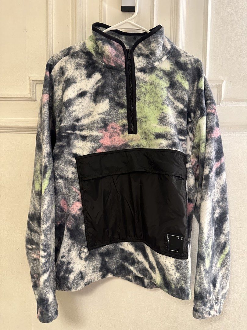 H&M Mens Half zip jacket (Category: Coats, Jackets and Outerwear) located in Caloocan City. Submitted by greenboxpackaging (Listing ID 1438349963, Image 1). Description: Condition: Lightly used Size: Medium Dimensions: Shoulder to Shoulder: 23 Armpit to Armpit: 25 Shoulder to Bottom: 26 Posting price is my best price, discounts will be given to bulk orders. All sales are final, no return to exchange. Thank you.