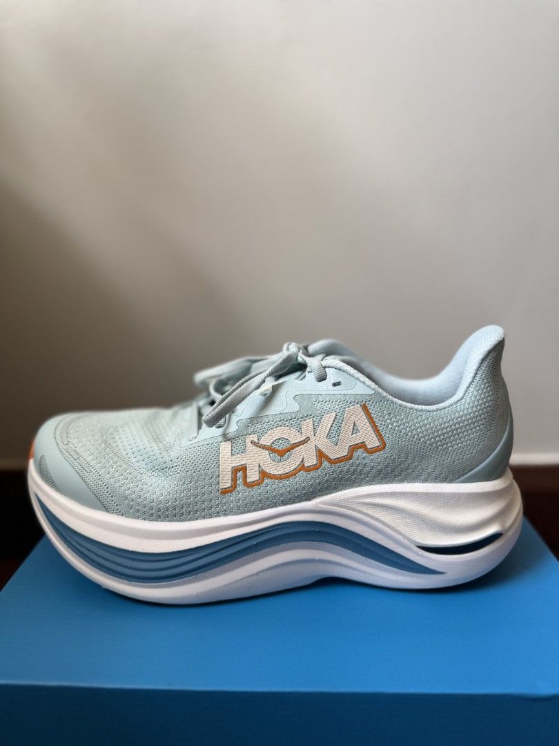 Hoka Skyward X brandnew (Category: Sneakers) located in Paranaque City. Submitted by plants_and_wants (Listing ID 1438372028, Image 2). Description: Hoka Skyward X Original, comes with box Used once only Size 8D US Mens | 9 US Women 26 inches 🚫 I'm not a reseller! I bought this directly in store and realized it was not a good fit 😥 DM if you want to see the receipt and more photos 👆 Negotiable for sure buyer ---- About Skyward X: - Carbon fibe