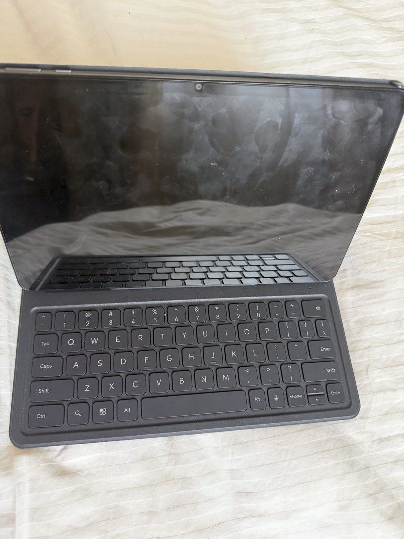 Honor pad x9 including keyboard and Pen (Category: Android) located in Balanga. Submitted by marlina35 (Listing ID 1438495434, Image 1). Description: Including keyboard and pen,from time to time is being use only for what's app call And massages.pwede papo tawaran .