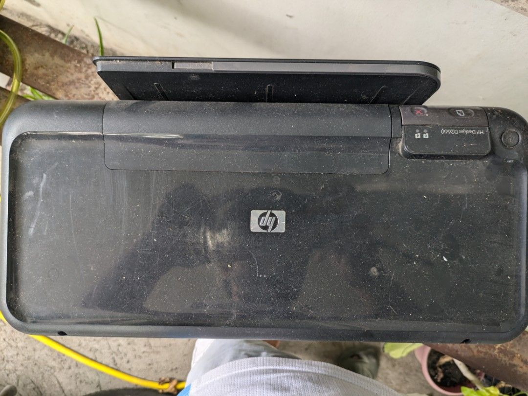 HP Printers Bundle – FOR REPAIR / NO INK / AS-IS (Category: Printers, Scanners & Copiers) located in Carmona. Submitted by legitsteals (Listing ID 1438421447, Image 3). Description: Selling 2 used HP printers. Both were functioning before storage, but currently NO INK installed, so selling as defective / untested for fast sale. Included: HP DeskJet D2660 (Black) HP DeskJet 1112 (White) Condition: Powers on previously Stored for some time Dusty / 